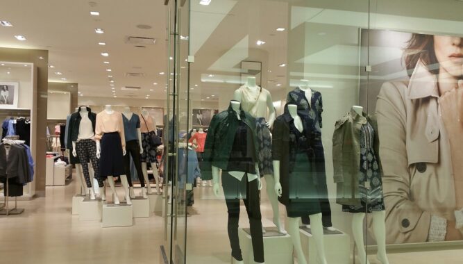 Acheter des vêtements pour le printemps : pourquoi se rendre sur le site d’une marque de prêt-à-porter ?